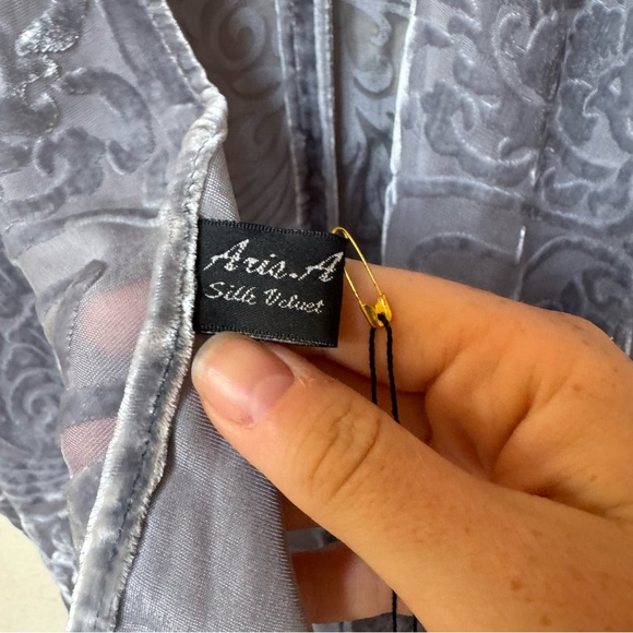 Janika Designs Grey silk velvet shawl with fringe - Picture 9 of 12